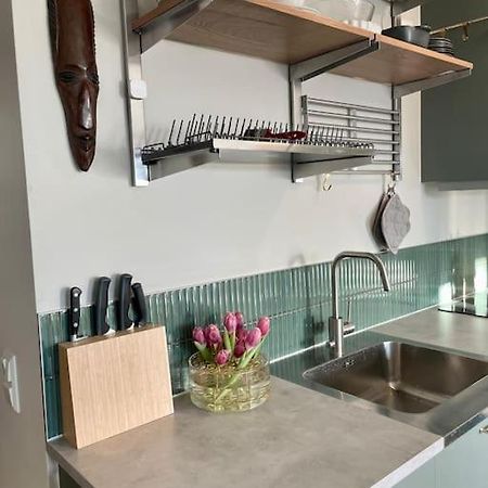 Newly Built Bright Apartment, Close To Everything If You Want To Visit Stockholm, You Will Find The Perfect Accommodation Here! Ferry Line 80 Makes It Very Convenient And Easy To Get To The City Center Nacka Exterior foto