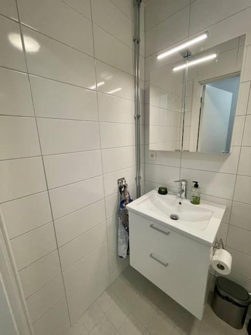 Newly Built Bright Apartment, Close To Everything If You Want To Visit Stockholm, You Will Find The Perfect Accommodation Here! Ferry Line 80 Makes It Very Convenient And Easy To Get To The City Center Nacka Exterior foto