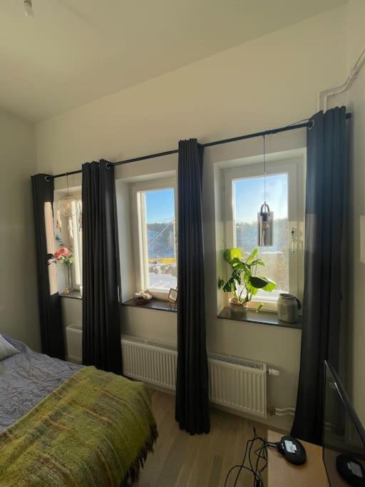 Newly Built Bright Apartment, Close To Everything If You Want To Visit Stockholm, You Will Find The Perfect Accommodation Here! Ferry Line 80 Makes It Very Convenient And Easy To Get To The City Center Nacka Exterior foto