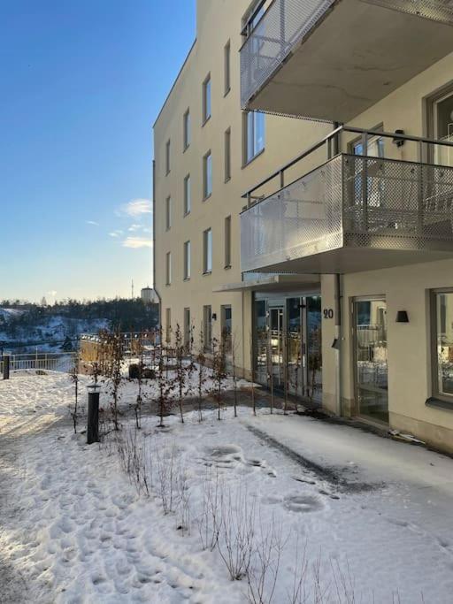 Newly Built Bright Apartment, Close To Everything If You Want To Visit Stockholm, You Will Find The Perfect Accommodation Here! Ferry Line 80 Makes It Very Convenient And Easy To Get To The City Center Nacka Exterior foto