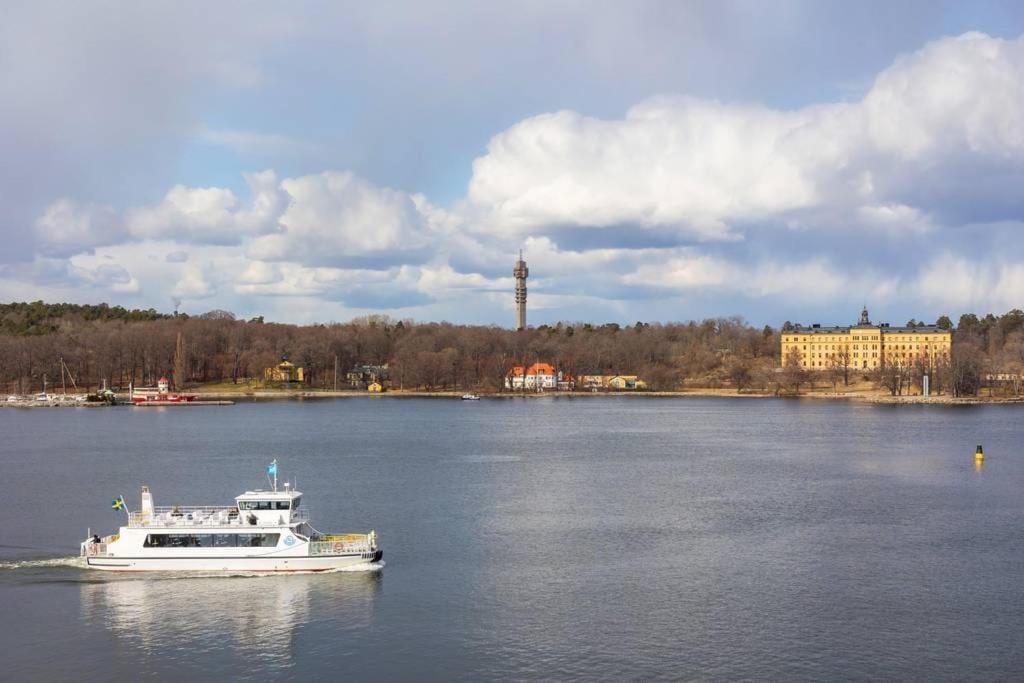 Newly Built Bright Apartment, Close To Everything If You Want To Visit Stockholm, You Will Find The Perfect Accommodation Here! Ferry Line 80 Makes It Very Convenient And Easy To Get To The City Center Nacka Exterior foto