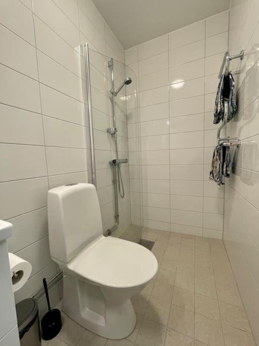 Newly Built Bright Apartment, Close To Everything If You Want To Visit Stockholm, You Will Find The Perfect Accommodation Here! Ferry Line 80 Makes It Very Convenient And Easy To Get To The City Center Nacka Exterior foto