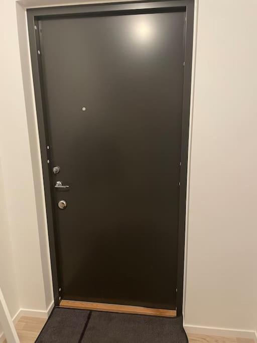 Newly Built Bright Apartment, Close To Everything If You Want To Visit Stockholm, You Will Find The Perfect Accommodation Here! Ferry Line 80 Makes It Very Convenient And Easy To Get To The City Center Nacka Exterior foto