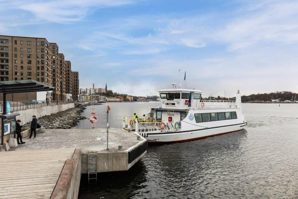 Newly Built Bright Apartment, Close To Everything If You Want To Visit Stockholm, You Will Find The Perfect Accommodation Here! Ferry Line 80 Makes It Very Convenient And Easy To Get To The City Center Nacka Exterior foto